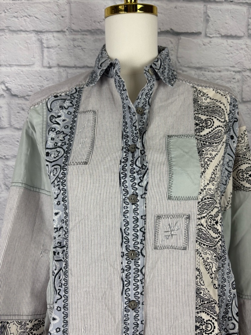 Free People "All Patched Up" chambray button-down shirt size XS - Picture 4 of 9